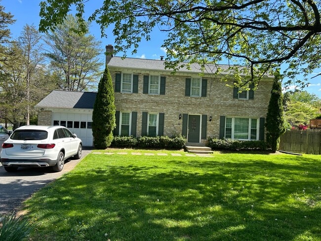 Potomac Village - 4 beds + 3.5 Baths, 3 fi... - Potomac Village - 4 beds + 3.5 Baths, 3 fi... House