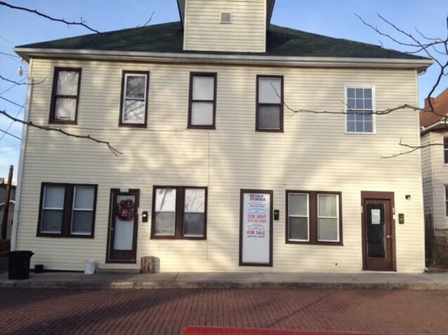 Building Photo - 110 E Fourth St Unit 110