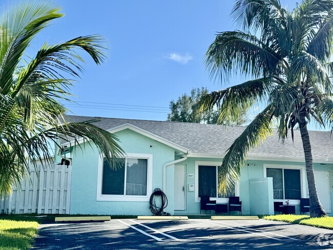 Building Photo - 622 SE 2nd Ave Unit Seashell 5 Rental