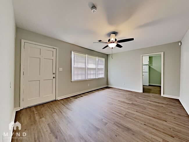 Photo - 108 Winnetka Way