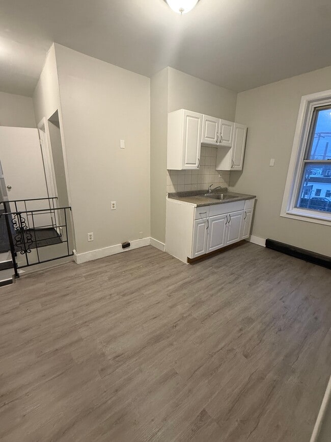 Building Photo - 2363 Orthodox St Unit 2FL