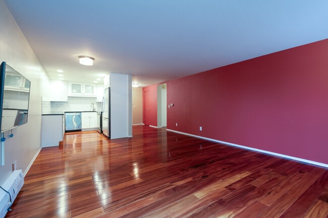 Photo - 1600 43rd Ave E