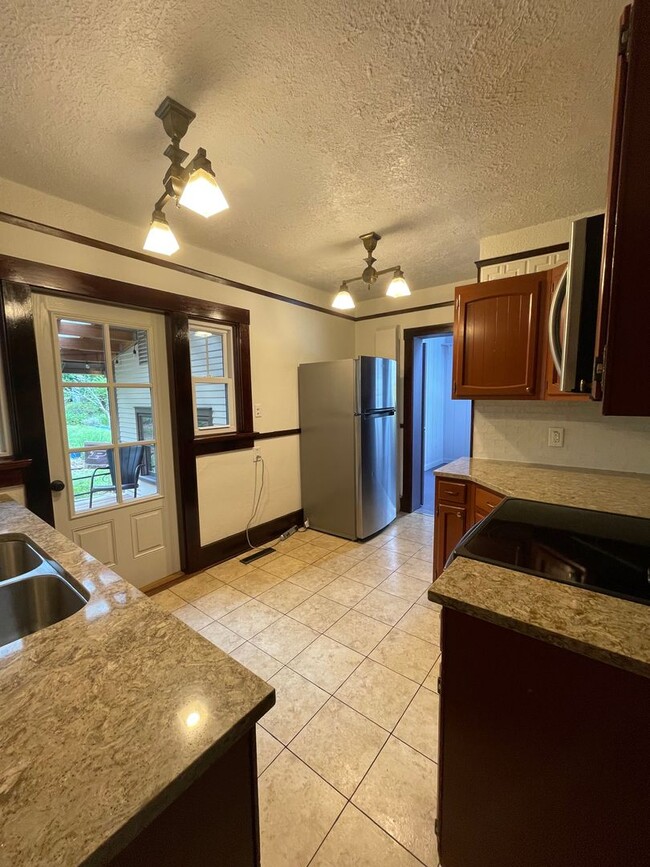 Photo - 499 Littleton St