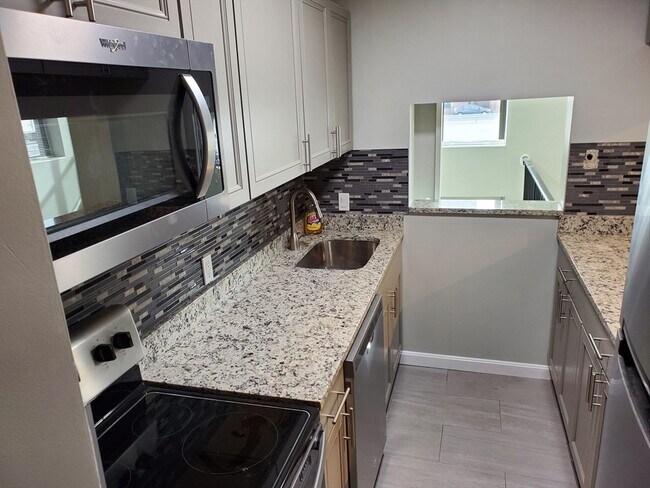 Photo - 33 Brainerd Rd Unidad 112