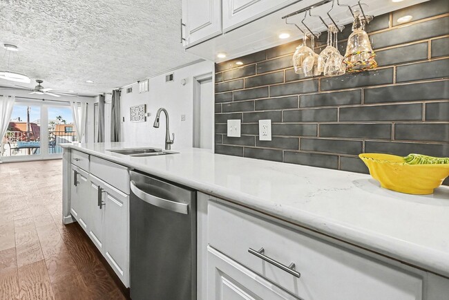 Photo - 307 Yacht Club Ln Unidad 307