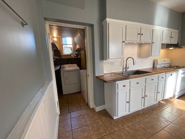 Photo - WE HAVE A CUTE & CLASSY RENTAL ON 16TH! Unit #1 (LL)