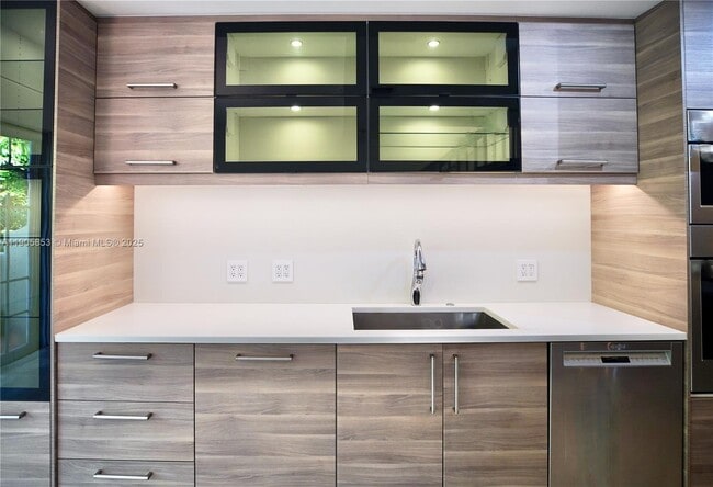 Photo - 615 Santander Ave