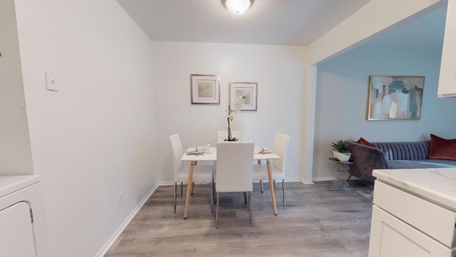 Photo - Deer Park Manor