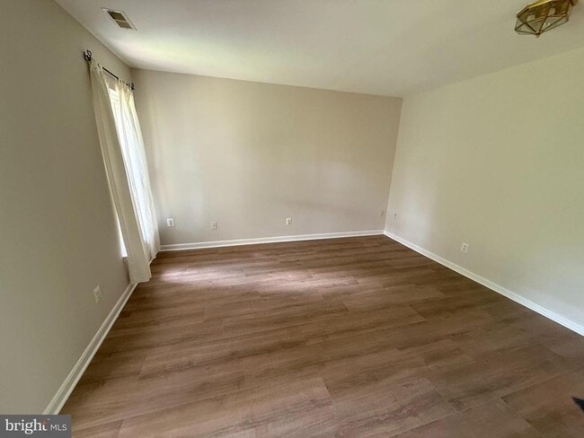 Building Photo - 5714 Goldfinch Ct