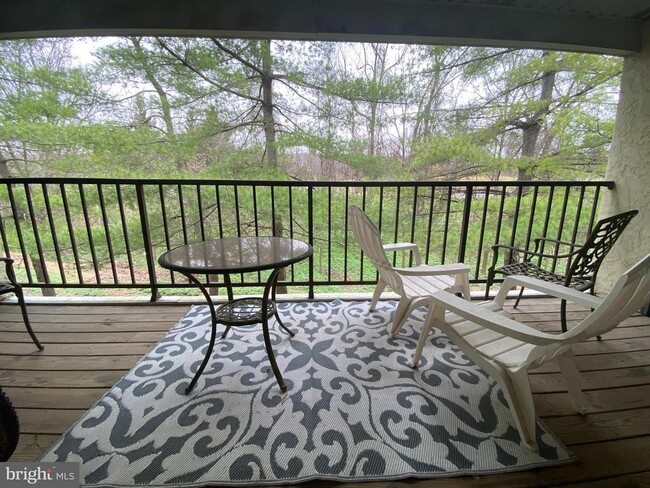 Photo - 240 Valley Stream Ln