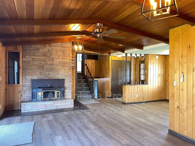 Photo - 1410 SE Powell Way