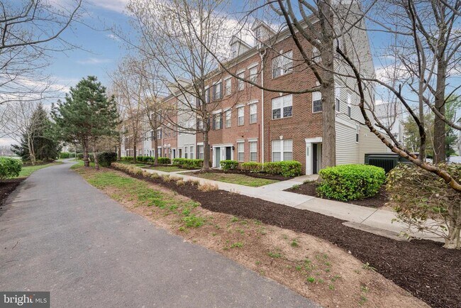 Photo - 42461 Rockrose Square