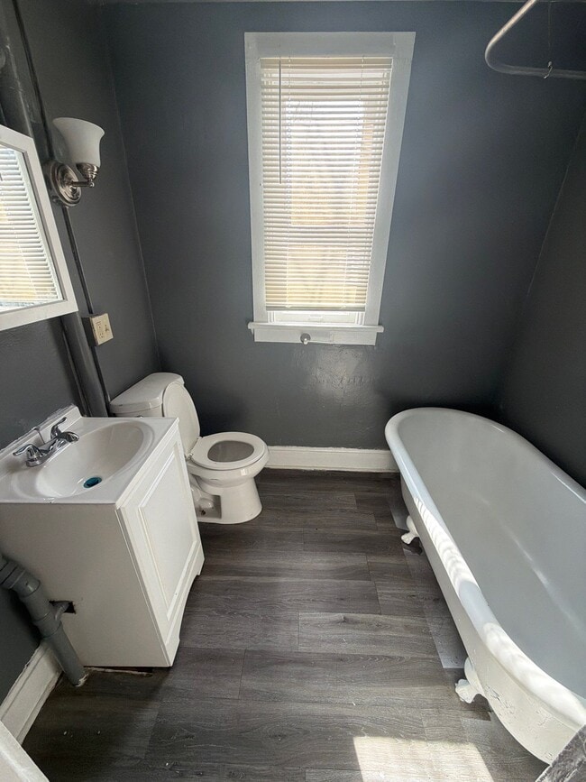 Photo - 644 Thomas Ave W