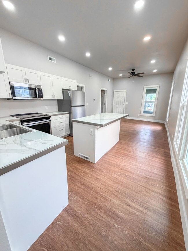 Photo - 125 9th St S