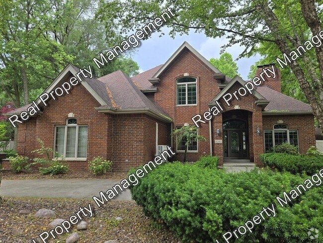 Building Photo - Beautiful Munster 5 Bedroom Rental