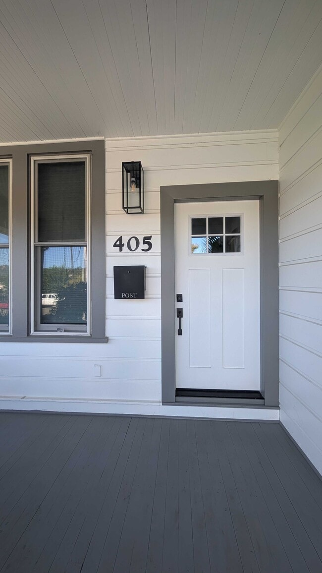 Photo - 405 N Cloverdale Blvd