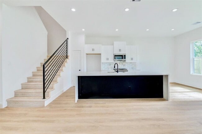 Photo - "Charming 3-Bed Oasis with 2.5 Baths & 1,707 Sq Ft in Houston's Heart!"