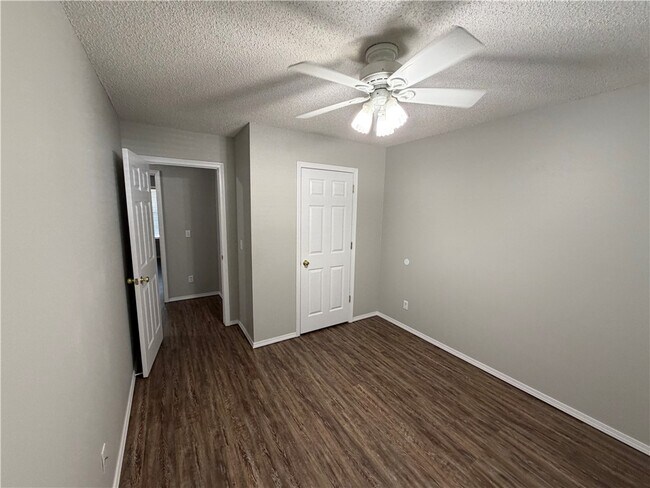 Photo - 1916 Albany Ln