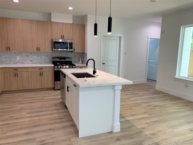 Photo - 9026 Scott St