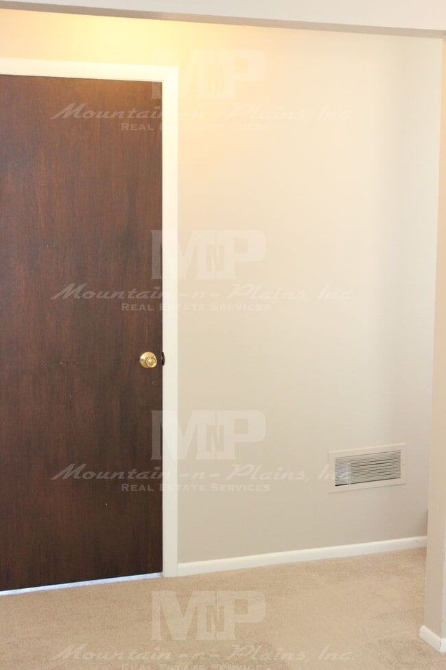 Photo - 2611 Cherly St