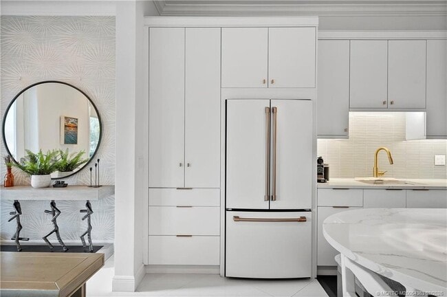 Photo - 521 SW Ocean Blvd