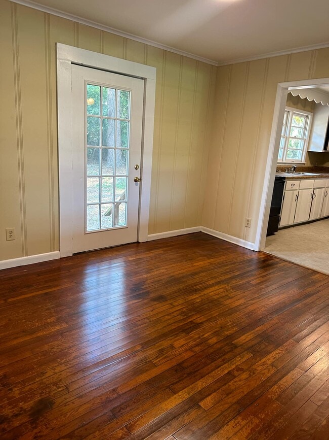 Photo - 617 Hibner St