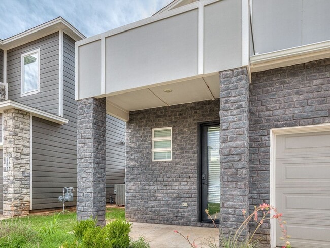 Photo - Beautiful New Construction Home in Edmond/...