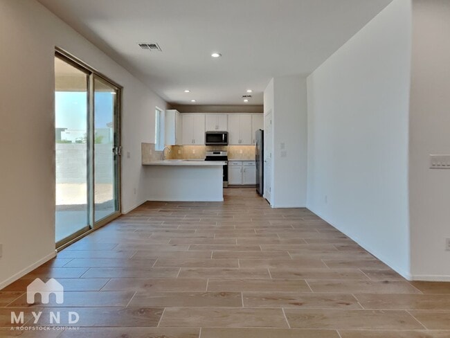 Photo - 10758 W McKinley St