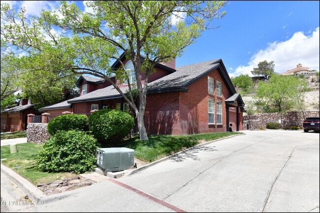 Building Photo - 31 Stratford Hall Cir