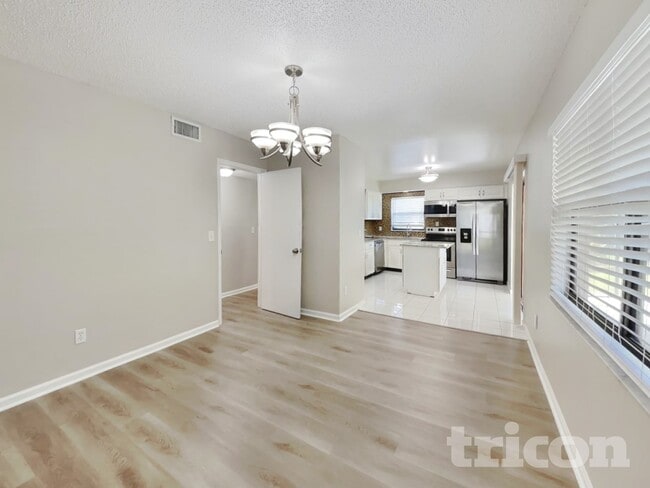 Photo - 16128 Foxfire Dr