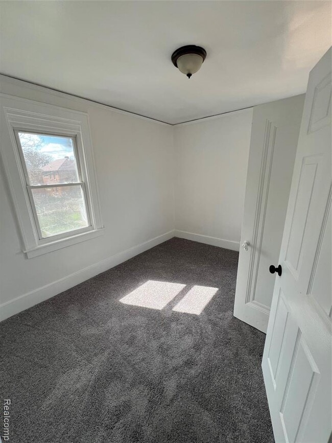 Photo - 16157 Linwood St