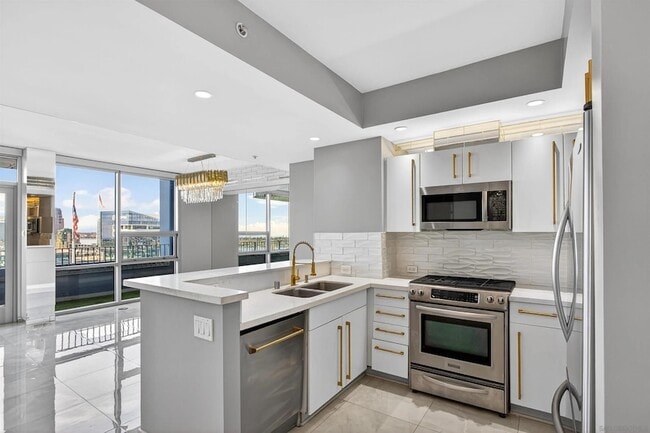 Building Photo - 321 Tenth Ave Unit 2204