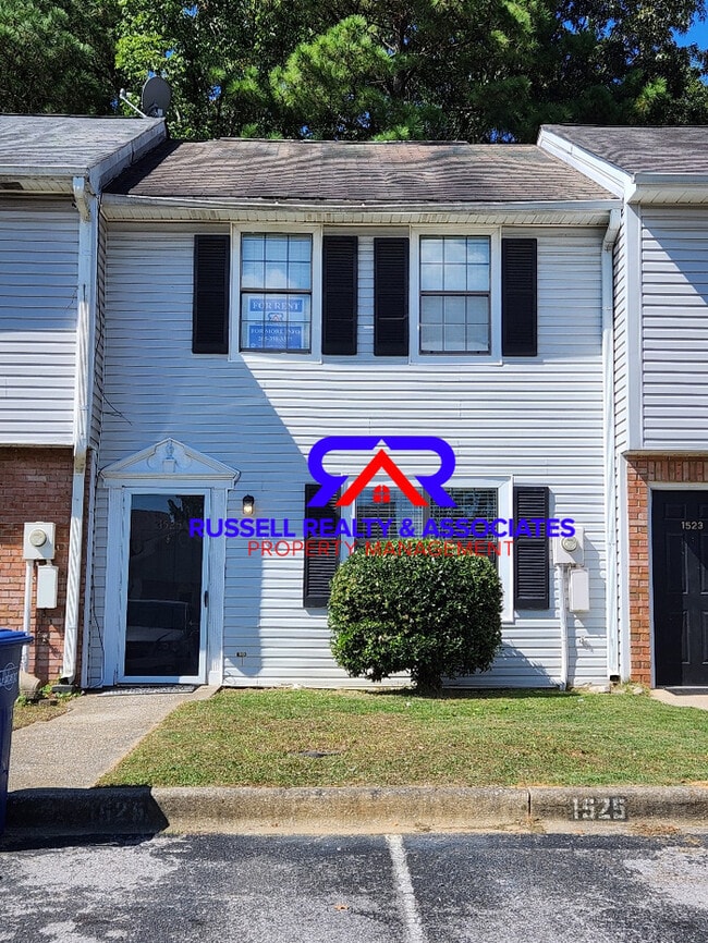 Building Photo - Alabaster Townhome