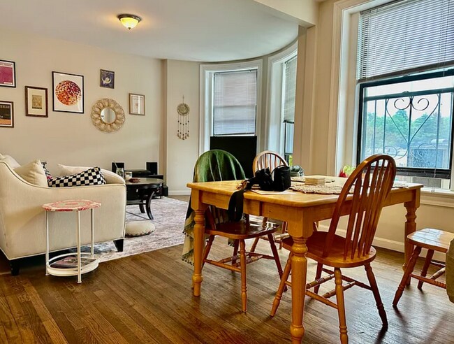 Photo - 1942 Beacon St Apartments Unit 1