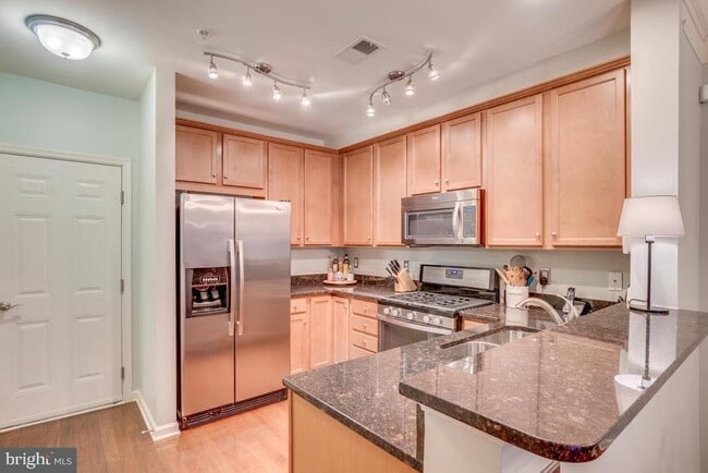 Photo - 2291 Kew Gardens Dr