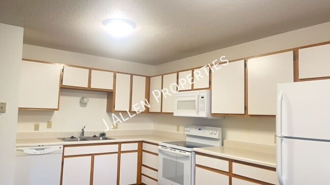 Building Photo - 906 Riverfront Rd Unit 30