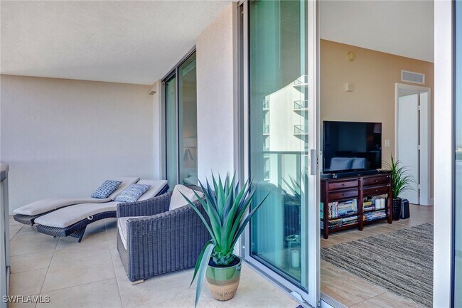 Photo - 3000 Oasis Grand Blvd Unidad 3006