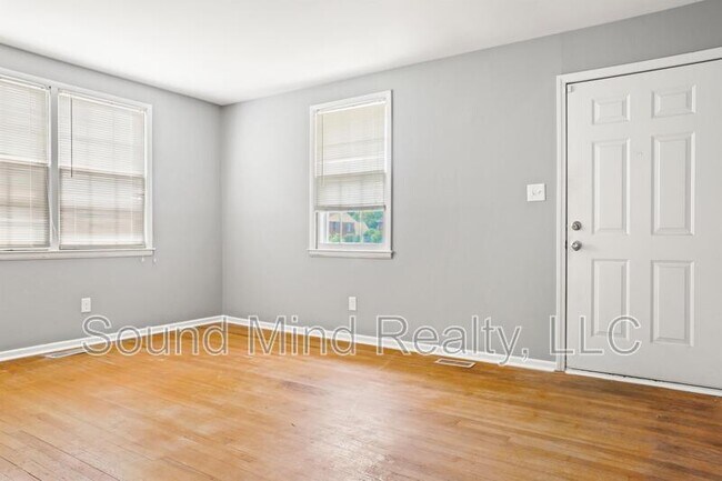 Photo - 819 Hadley Rd