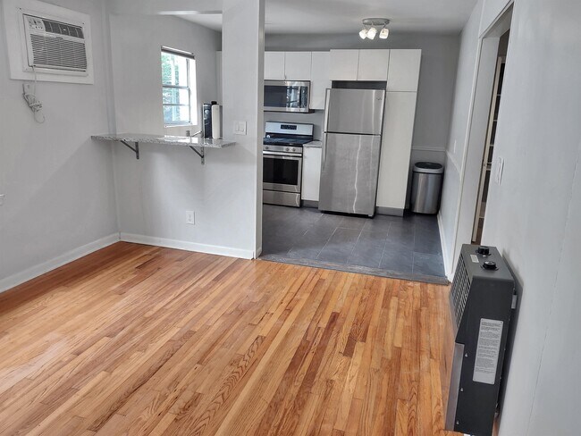 Photo - 812 Piedmont Ave NE