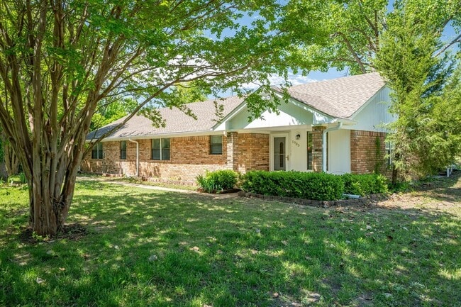 1905 Shady Ln