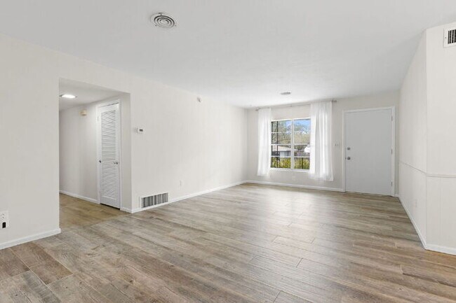 Photo - FULLY FENCED Home For Rent in Clearwater!