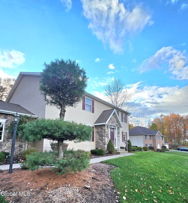 Photo - 8 Red Maple Ln