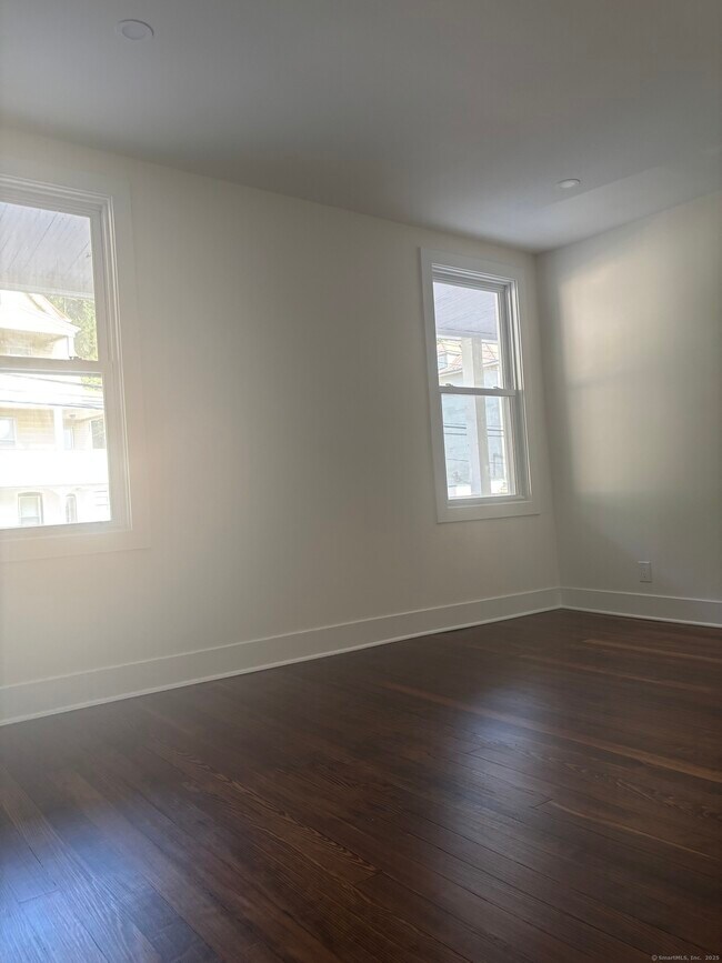 Building Photo - 19 N Spring St Rental