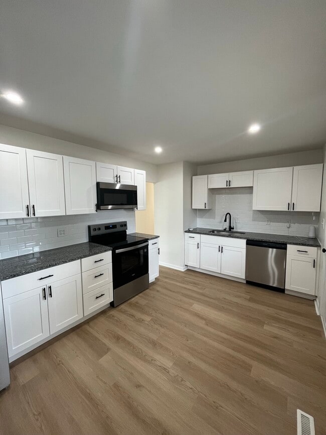 Building Photo - 2091 Penrose Dr Rental