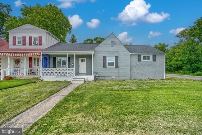 Building Photo - 4722 Raspe Ave