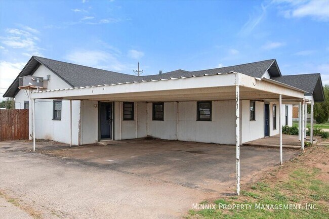 Photo - 1302 Ave. E (FS)-1