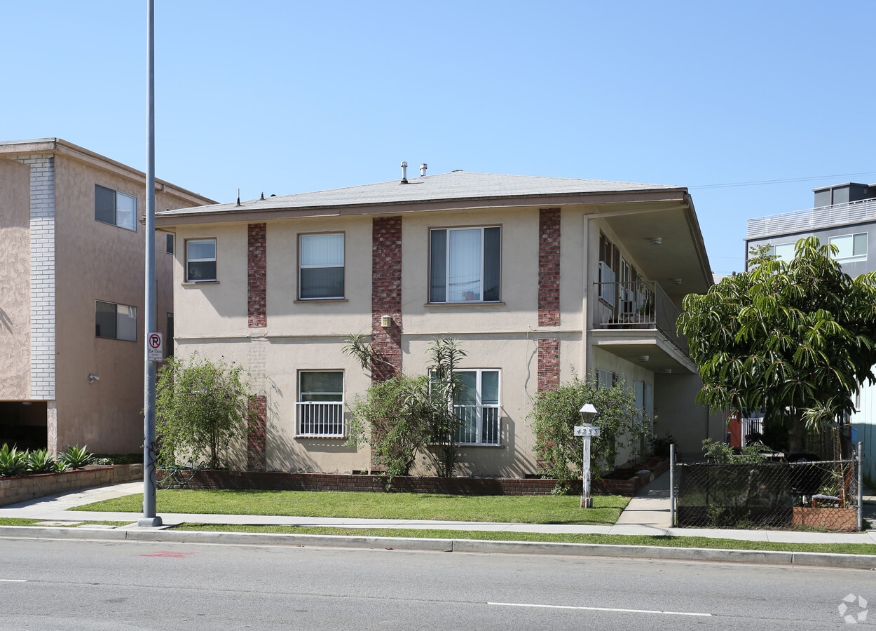 Photo - 4253 S Centinela Ave