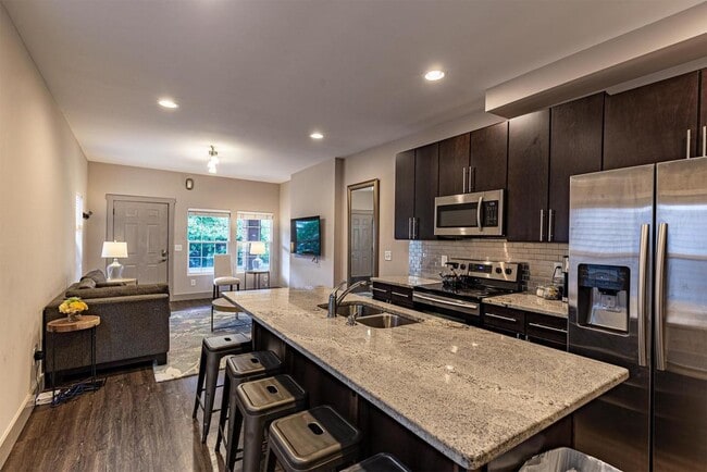 Photo - 2418 Indianola Ave