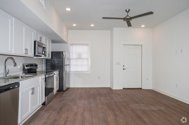2BR, 2BA - 991SF - Kitchen