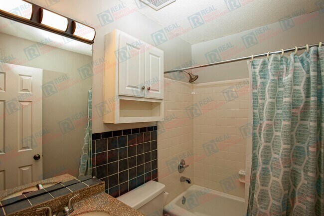 Photo - 521 Darby Glen Ln